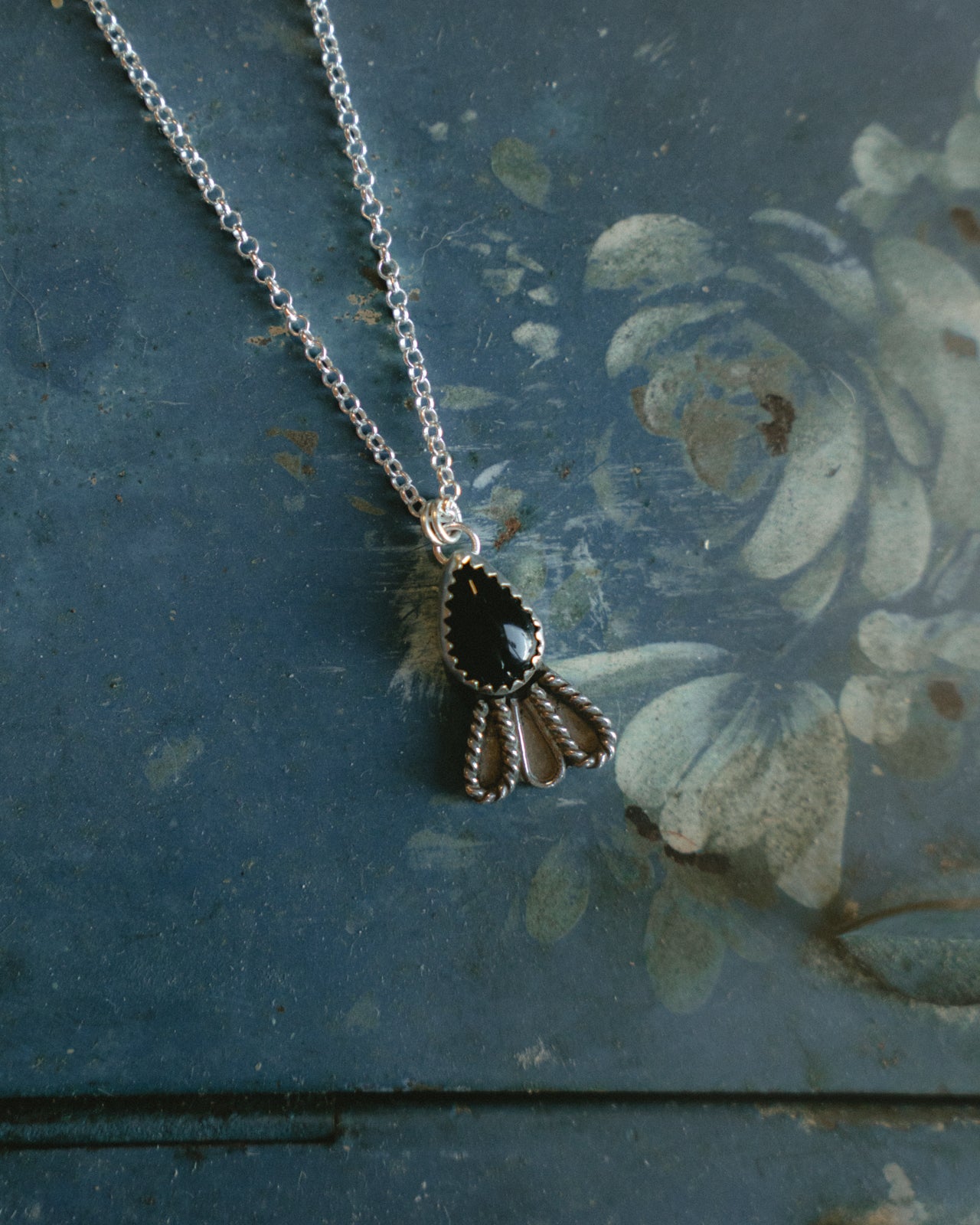 The Juniper Necklace - Onyx