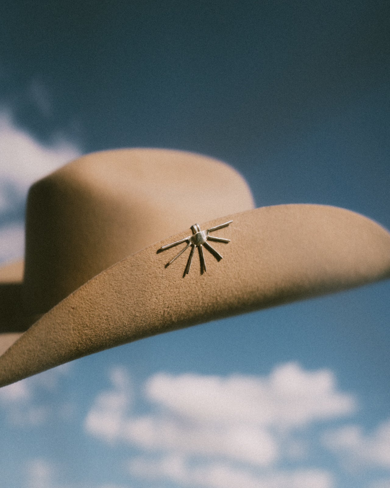 Sun Burst Brim Clip